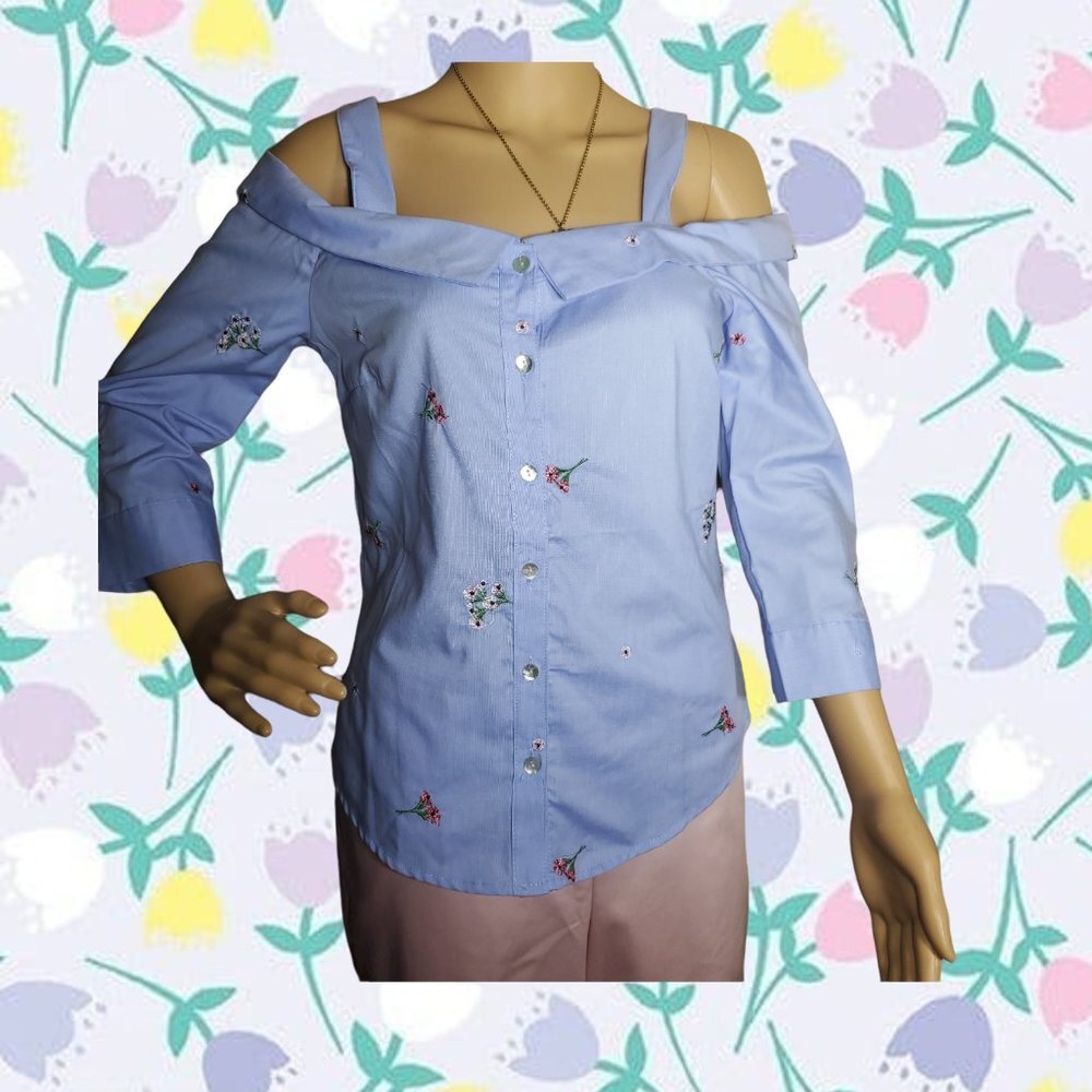 Romeo & Juliet Couture Blue & White Embroidered Cold Shoulder Blouse Size S NWT